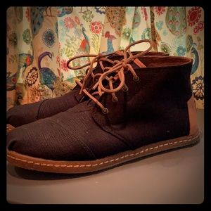 Toms Chukkas Size 8 Black Canvass